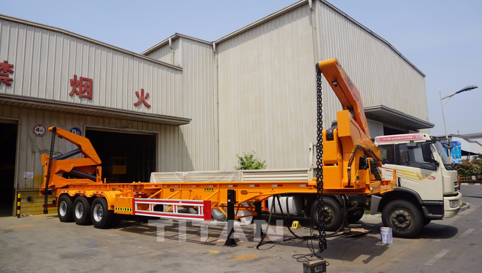 container lift trailer